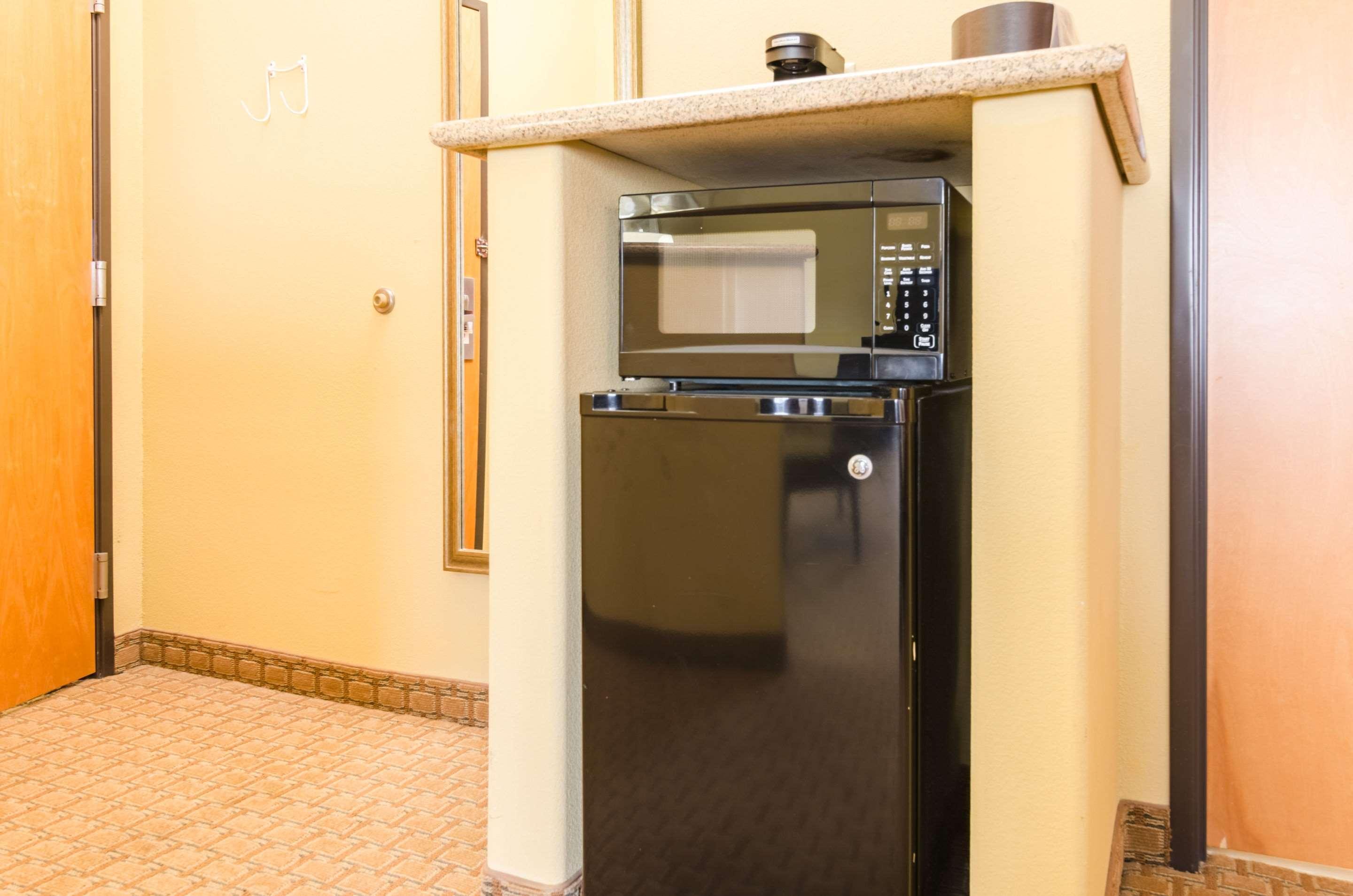 Comfort Suites Salina South Eksteriør billede