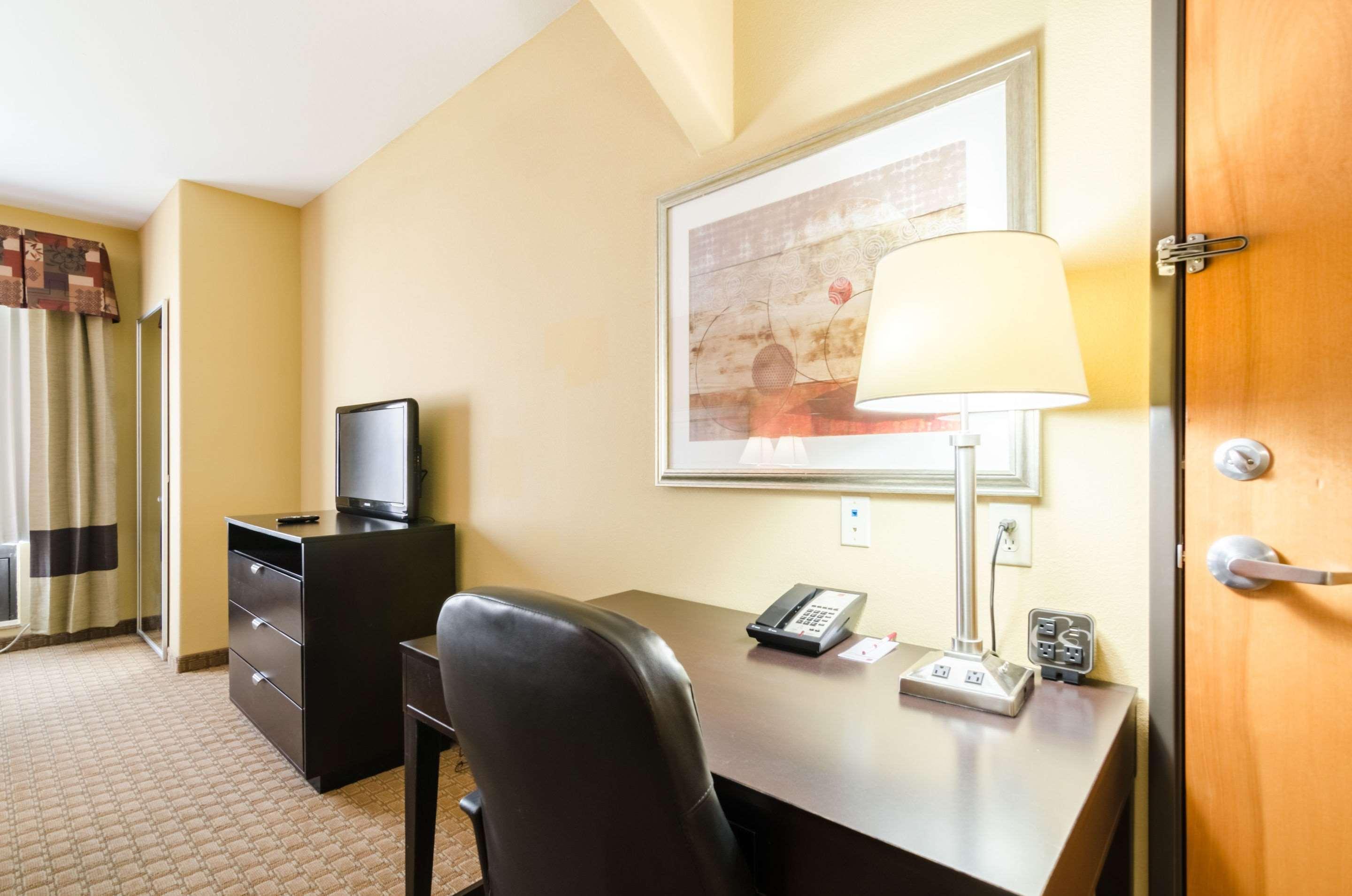 Comfort Suites Salina South Eksteriør billede